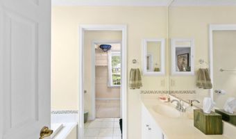 60 Thomas Sumter St, Beaufort, SC 29907