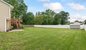 203 Tanglewood Ct, Middletown, NJ 07748