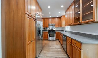 8207 CEDAR LANDING Ct, Alexandria, VA 22306