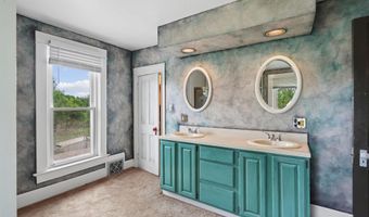 512 N D St, Albia, IA 52531