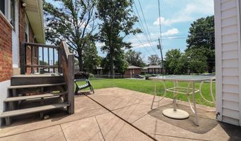 8932 Ione Ln, Affton, MO 63123