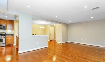 4079 S FOUR MILE RUN Dr 402, Arlington, VA 22204