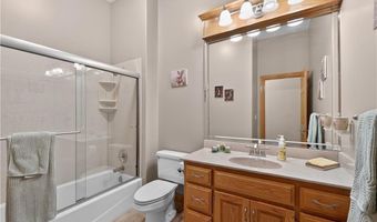 15526 Evans Rd, Basehor, KS 66007