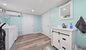 37 Anella Dr, Bethany, CT 06524