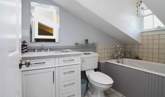 75 Pelham St C, Newport, RI 02840
