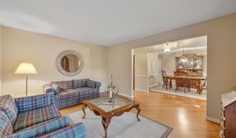 114 Breezeview Dr, Ballwin, MO 63021