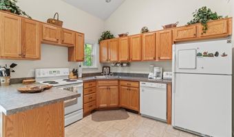 8 Panaway Dr, Campton, NH 03223