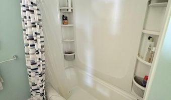 64 Oxford St, Augusta, ME 04330
