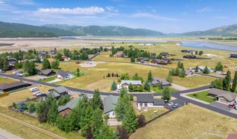 404 SNAKE RIVER Dr, Alpine, WY 83128