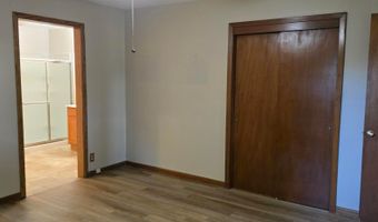 1713 S Shore Dr, Albert Lea, MN 56007