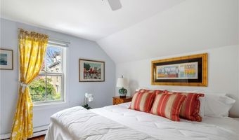 15 Cross St, Newport, RI 02840