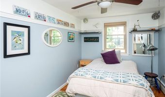 7 Boulevard E, Middletown, RI 02842