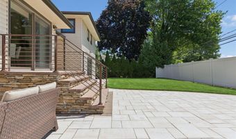 51 Dogwood Rd, Albertson, NY 11507