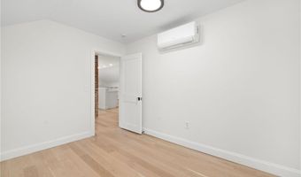 28 Young St 3, Newport, RI 02840