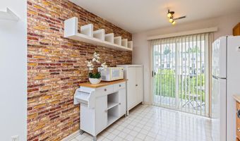 1870 Lindsay Ln, Ann Arbor, MI 48104