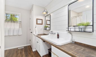 126 Narrow Shore Rd, Aydlett, NC 27916