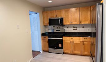 7905 DASSETT Ct 304, Annandale, VA 22003