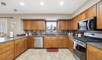 814 SE Uehlamar Dr, Ankeny, IA 50021