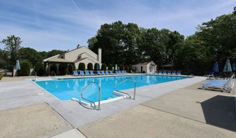 62 Deer Run 62, Bethel, CT 06801