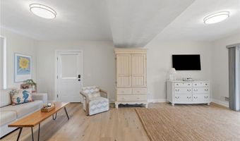 39 Hope Ln, Narragansett, RI 02882