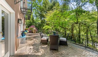 200 Robinhood Rd, Asheville, NC 28804