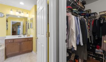 6 ELCO Ct, Bayonne, NJ 07002