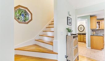 7 Maria St, Lincoln, RI 02865