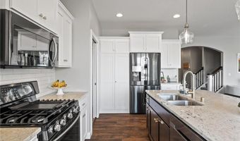 6644 Lamplight Dr, Albertville, MN 55301