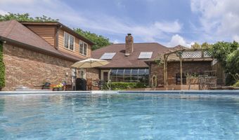 1521 Secretariat Ln, Indianapolis, IN 46217