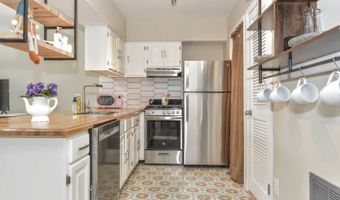 3 Davos Dr 6, Alloway, NJ 07462