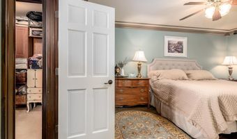 914 Lakeview Dr, Auburn, IN 46706