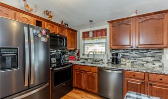 10 Pembroke Dr, Johnston, RI 02919