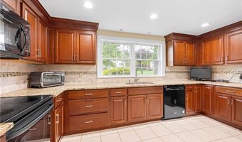1 Edelweiss Ave, Lincoln, RI 02865