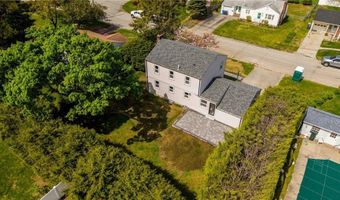 28 Eden Crest Dr, Cranston, RI 02920