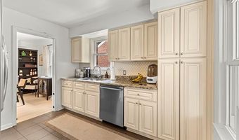 15591 Aster Ave, Allen Park, MI 48101