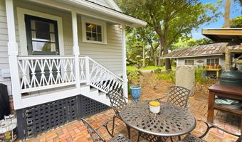 128 4th St, Apalachicola, FL 32320