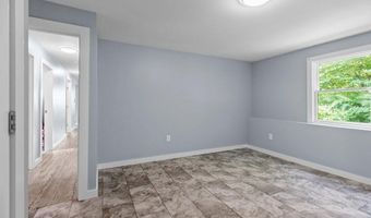 132 Maple Ave, Middletown, RI 02842