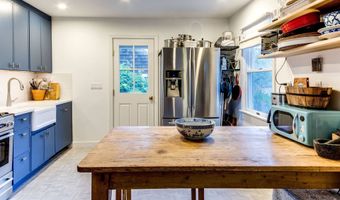 17 Beach Ave, Amagansett, NY 11930