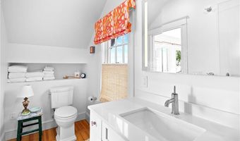 115 Washington St, Newport, RI 02840