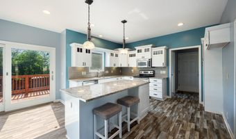 923 S 10th St, Adel, IA 50003
