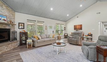 125 Rolling Hills Blvd, Alvord, TX 76225