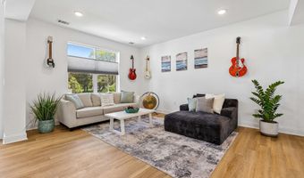 1 Melinda Ct, Bayville, NJ 08721