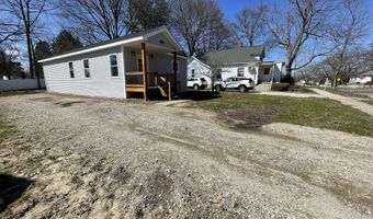 913 Pine Ave, Alma, MI 48801