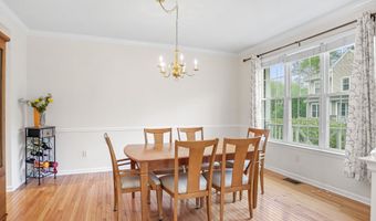 4 Cambridge Dr 4, Danbury, CT 06811