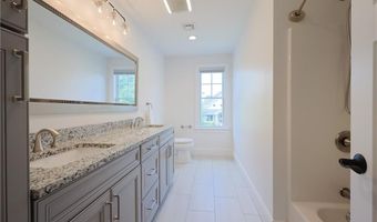 2 Bluemead Farm Ln, Barrington, RI 02806