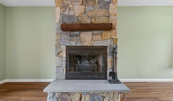 70 Montoya Dr 70, Branford, CT 06405