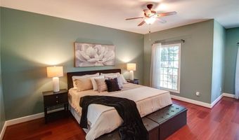 105 Lake Dr, Alton, IL 62002