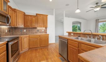 1421 N Lakeside Dr, Andover, KS 67002