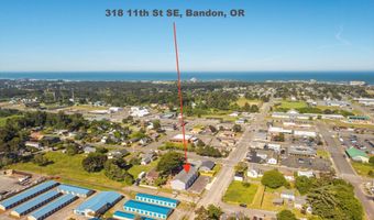 318 11TH St, Bandon, OR 97411