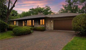 1267 Nursery Hill Ln, Arden Hills, MN 55112